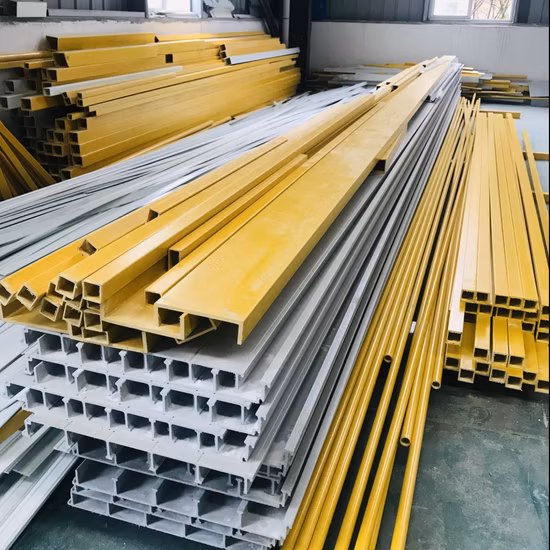 Le profil en plastique de construction de résistance UV a expulsé les profils adaptés aux besoins du client de PVC de rigidité